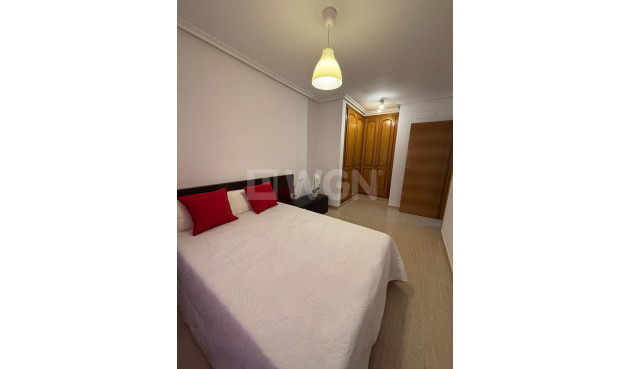 Odsprzedaż - Mieszkanie w bloku - Torrevieja - Centro