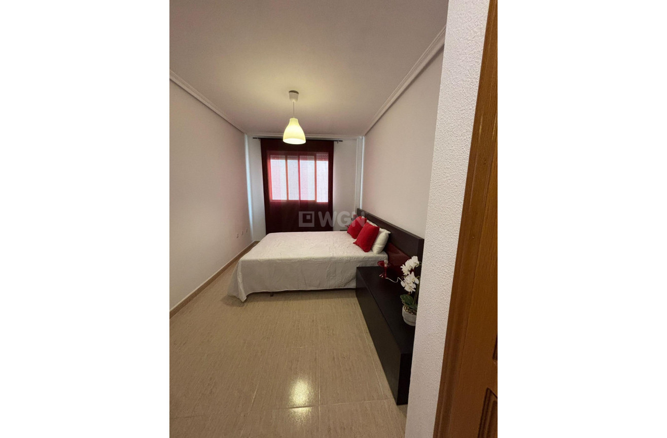 Odsprzedaż - Mieszkanie w bloku - Torrevieja - Centro