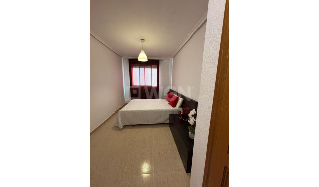 Odsprzedaż - Mieszkanie w bloku - Torrevieja - Centro