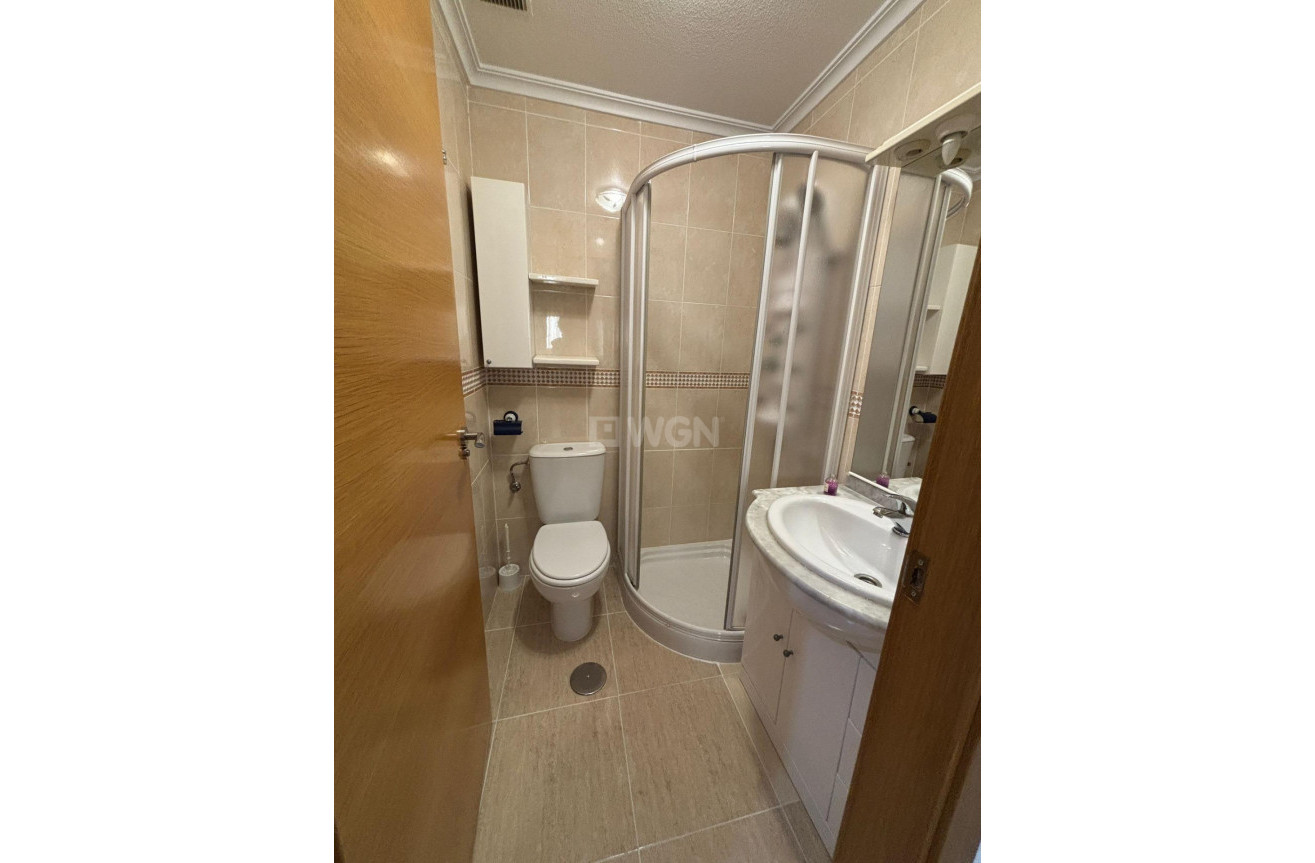 Odsprzedaż - Mieszkanie w bloku - Torrevieja - Centro