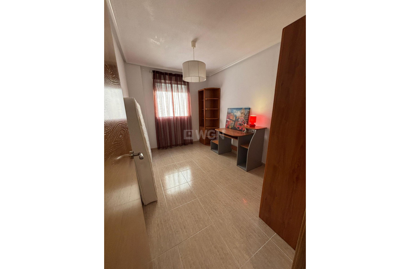 Odsprzedaż - Mieszkanie w bloku - Torrevieja - Centro
