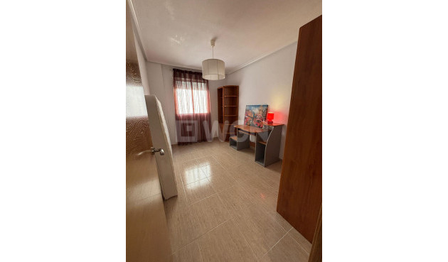 Odsprzedaż - Mieszkanie w bloku - Torrevieja - Centro