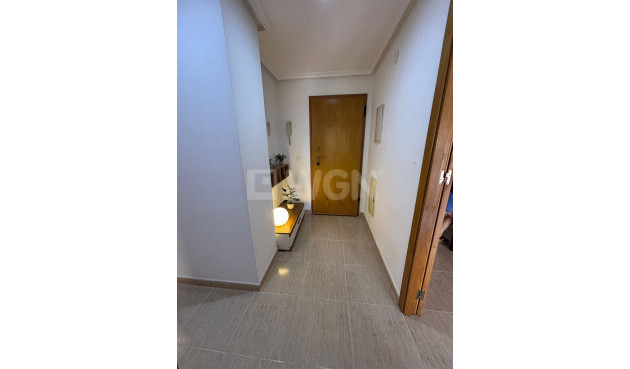Odsprzedaż - Mieszkanie w bloku - Torrevieja - Centro