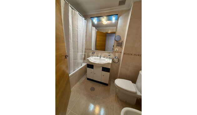 Odsprzedaż - Mieszkanie w bloku - Torrevieja - Centro