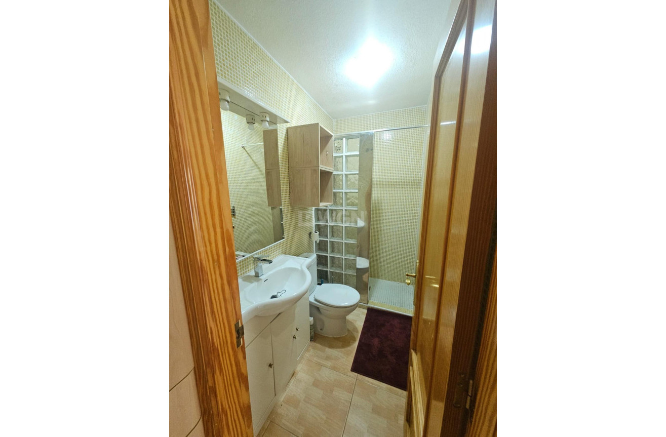 Odsprzedaż - Bungalow - Torrevieja - Lago Jardin