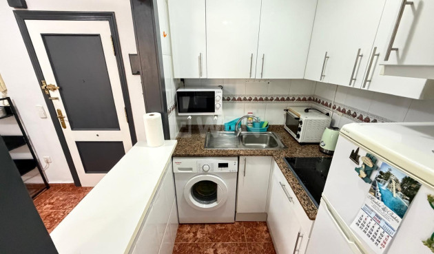 Odsprzedaż - Mieszkanie w bloku - Torrevieja - Estacion De Autobuses