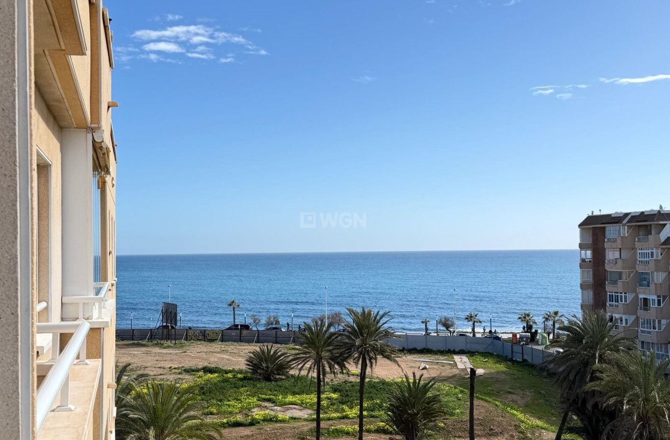 Odsprzedaż - Mieszkanie w bloku - Torrevieja - Playa del Cura