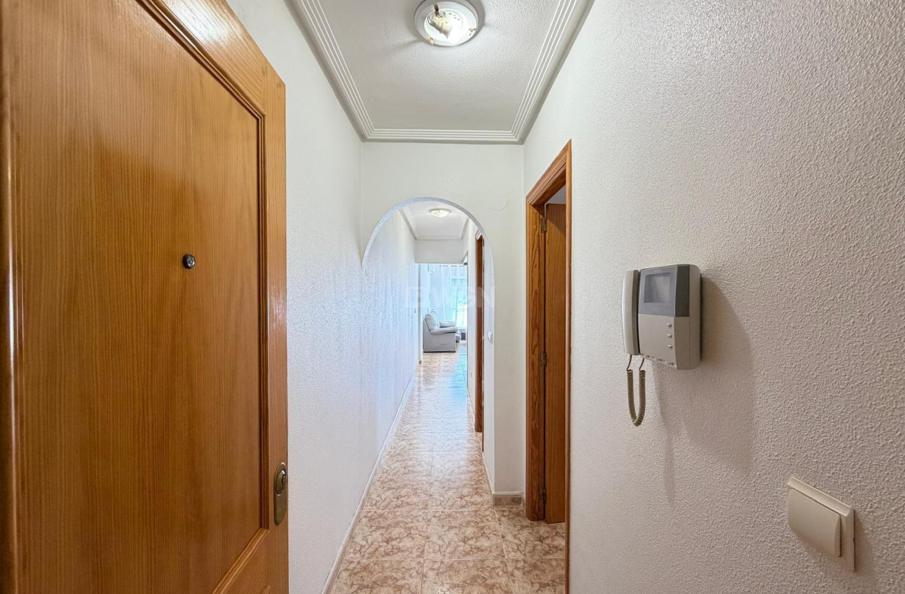 Odsprzedaż - Mieszkanie w bloku - Torrevieja - Playa del Cura