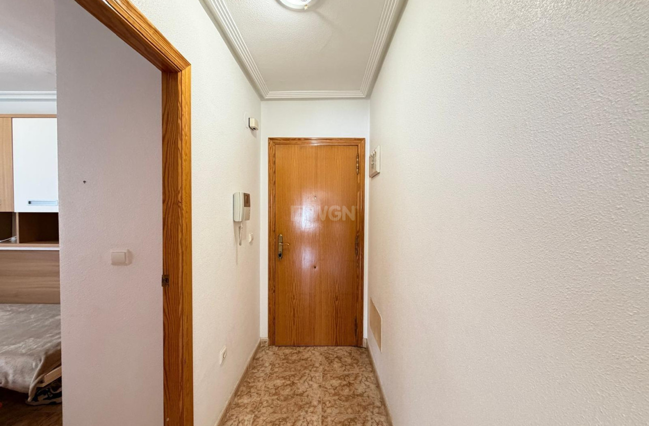 Odsprzedaż - Mieszkanie w bloku - Torrevieja - Playa del Cura