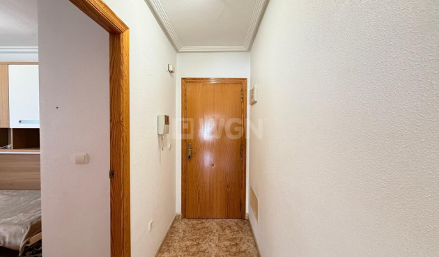 Odsprzedaż - Mieszkanie w bloku - Torrevieja - Playa del Cura