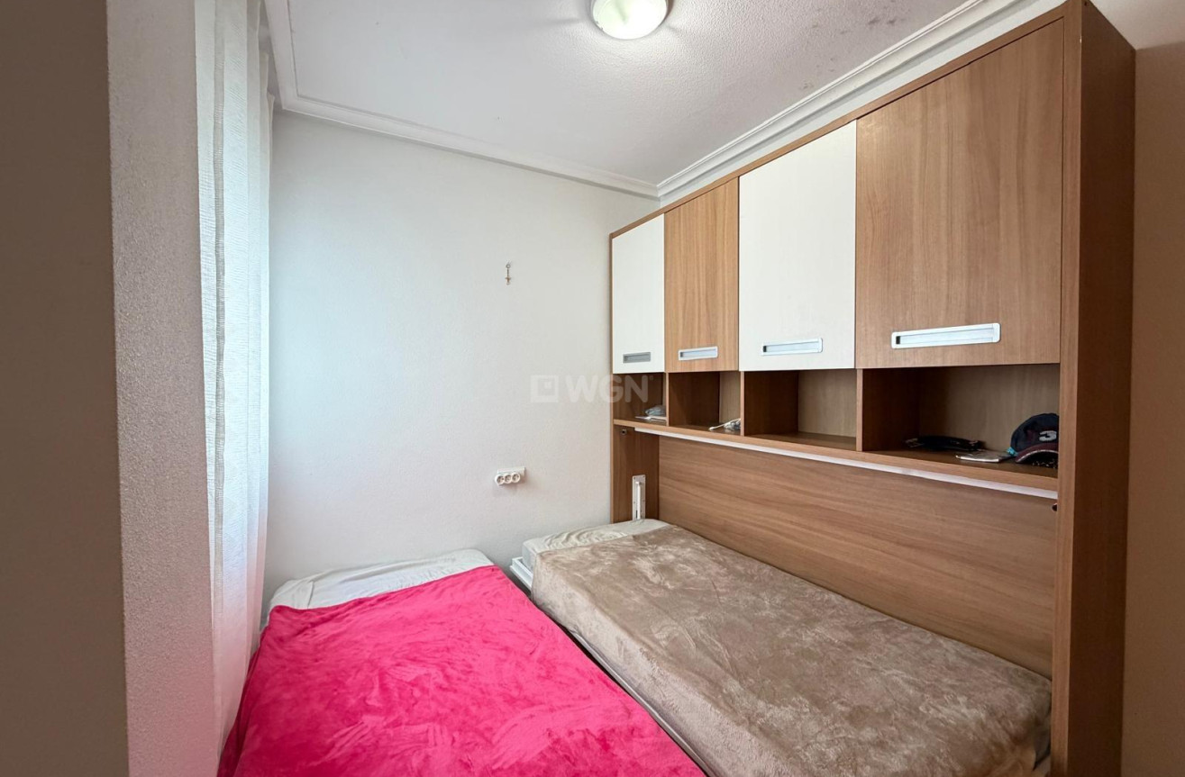 Odsprzedaż - Mieszkanie w bloku - Torrevieja - Playa del Cura