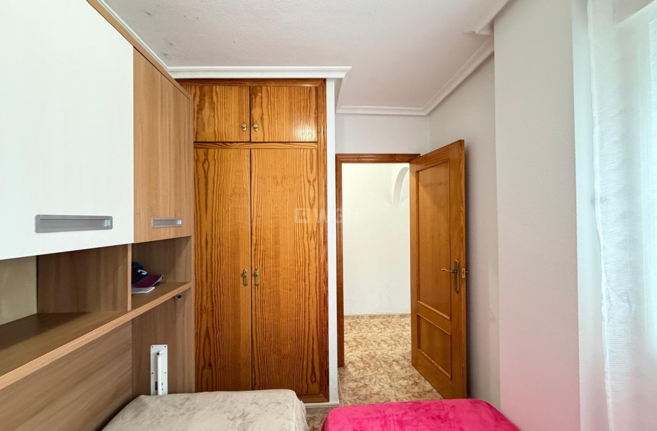 Odsprzedaż - Mieszkanie w bloku - Torrevieja - Playa del Cura