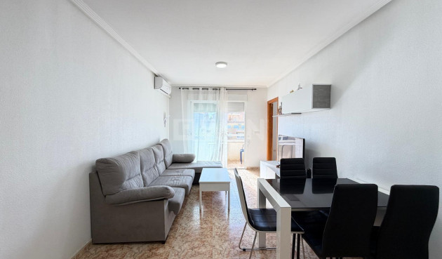 Odsprzedaż - Mieszkanie w bloku - Torrevieja - Playa del Cura