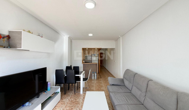 Odsprzedaż - Mieszkanie w bloku - Torrevieja - Playa del Cura