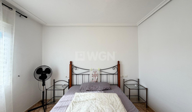 Odsprzedaż - Mieszkanie w bloku - Torrevieja - Playa del Cura