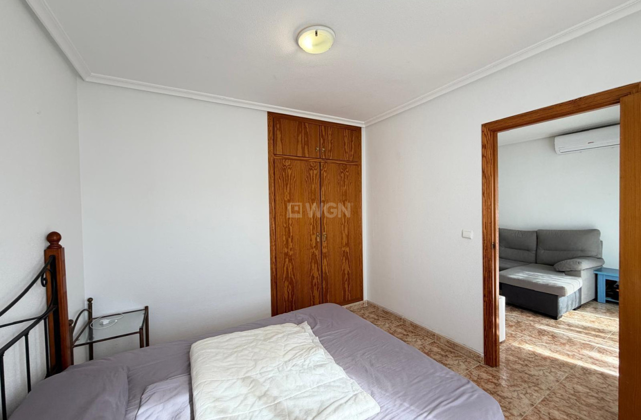 Odsprzedaż - Mieszkanie w bloku - Torrevieja - Playa del Cura