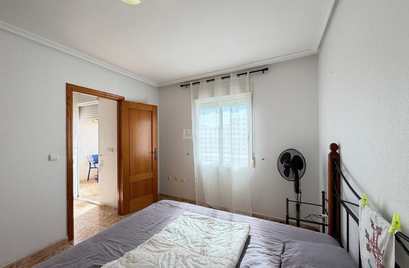 Odsprzedaż - Mieszkanie w bloku - Torrevieja - Playa del Cura