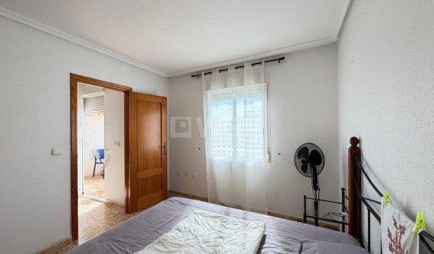 Odsprzedaż - Mieszkanie w bloku - Torrevieja - Playa del Cura