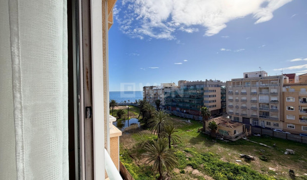 Odsprzedaż - Mieszkanie w bloku - Torrevieja - Playa del Cura
