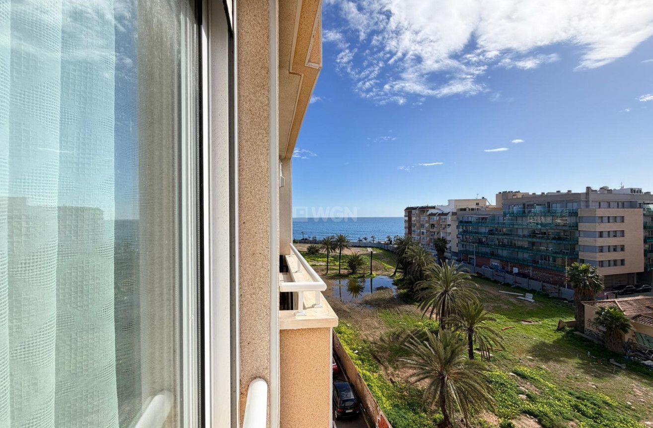 Odsprzedaż - Mieszkanie w bloku - Torrevieja - Playa del Cura