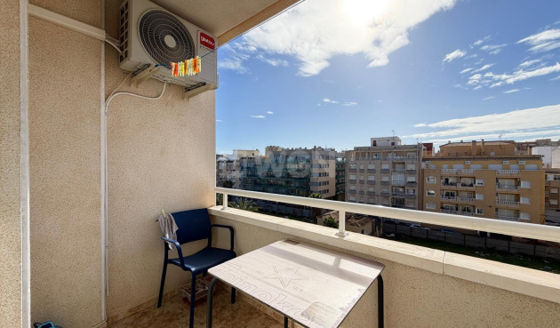 Odsprzedaż - Mieszkanie w bloku - Torrevieja - Playa del Cura