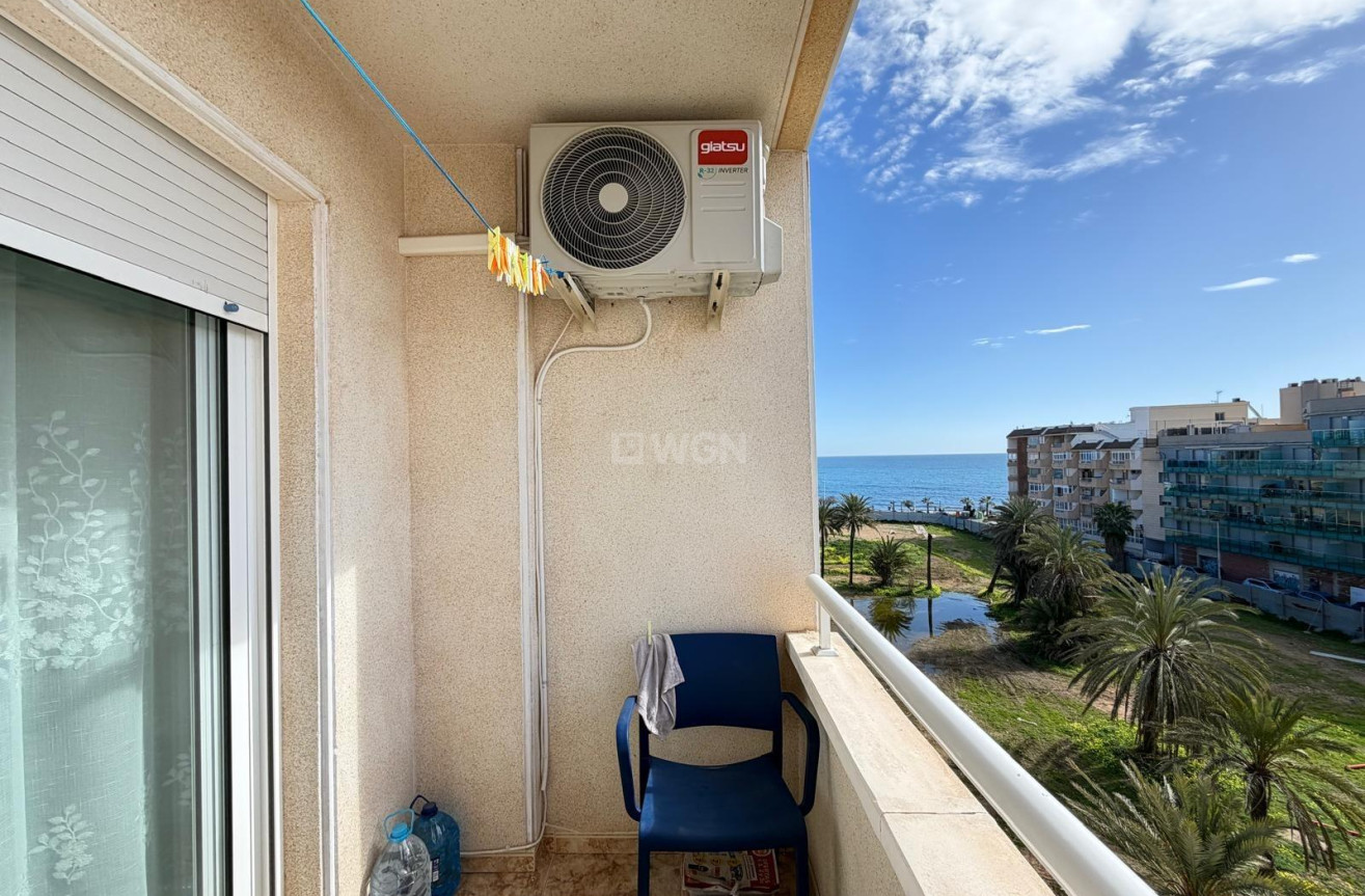 Odsprzedaż - Mieszkanie w bloku - Torrevieja - Playa del Cura