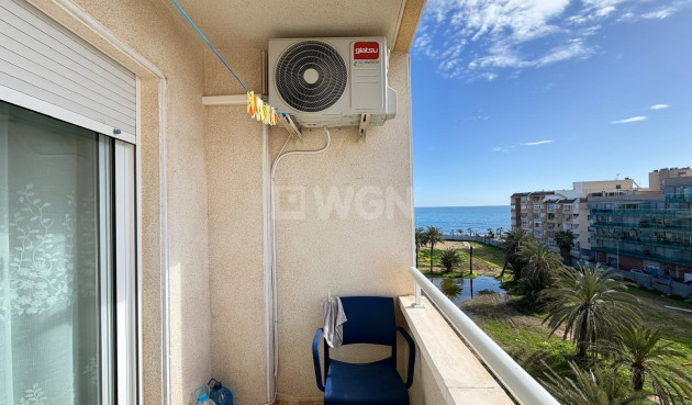 Odsprzedaż - Mieszkanie w bloku - Torrevieja - Playa del Cura