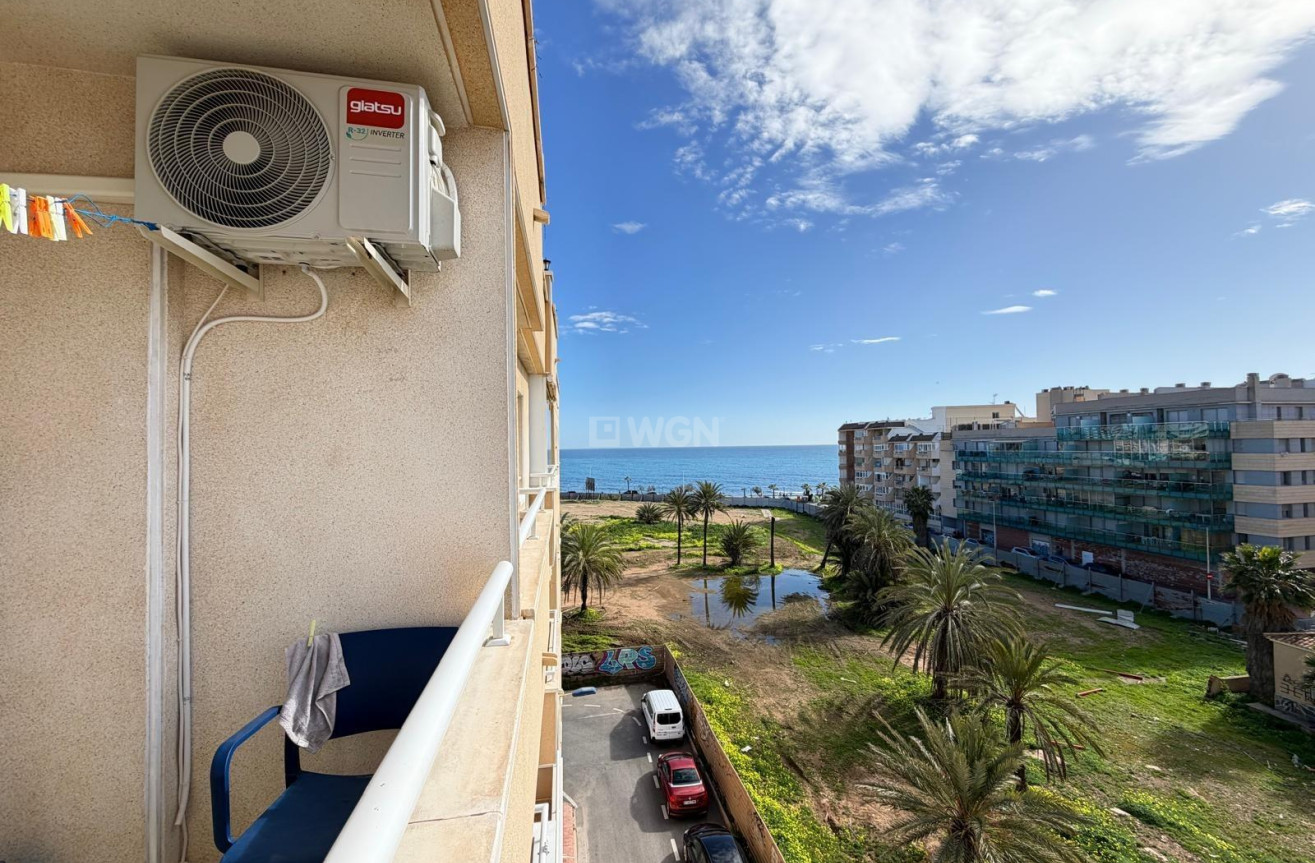 Odsprzedaż - Mieszkanie w bloku - Torrevieja - Playa del Cura