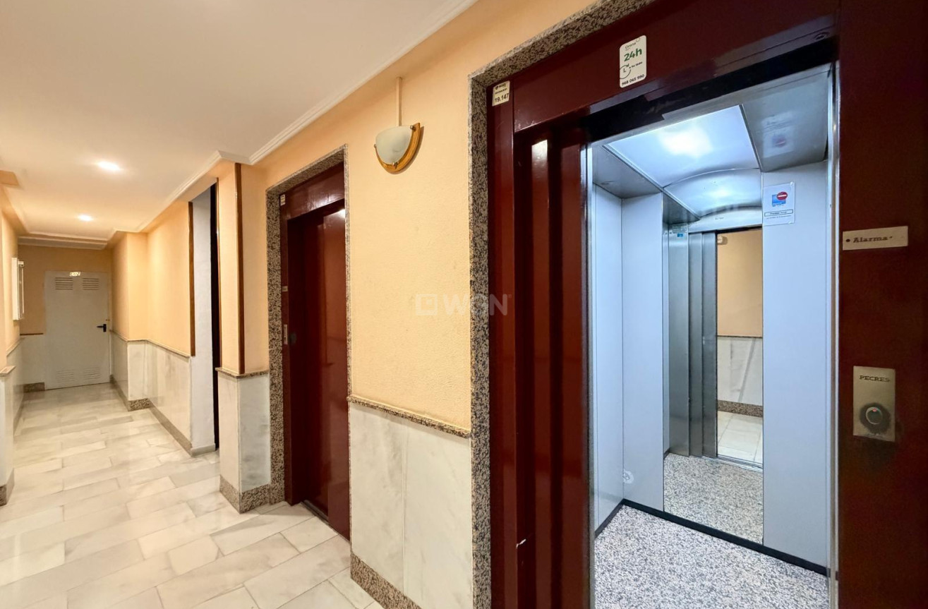 Odsprzedaż - Mieszkanie w bloku - Torrevieja - Playa del Cura