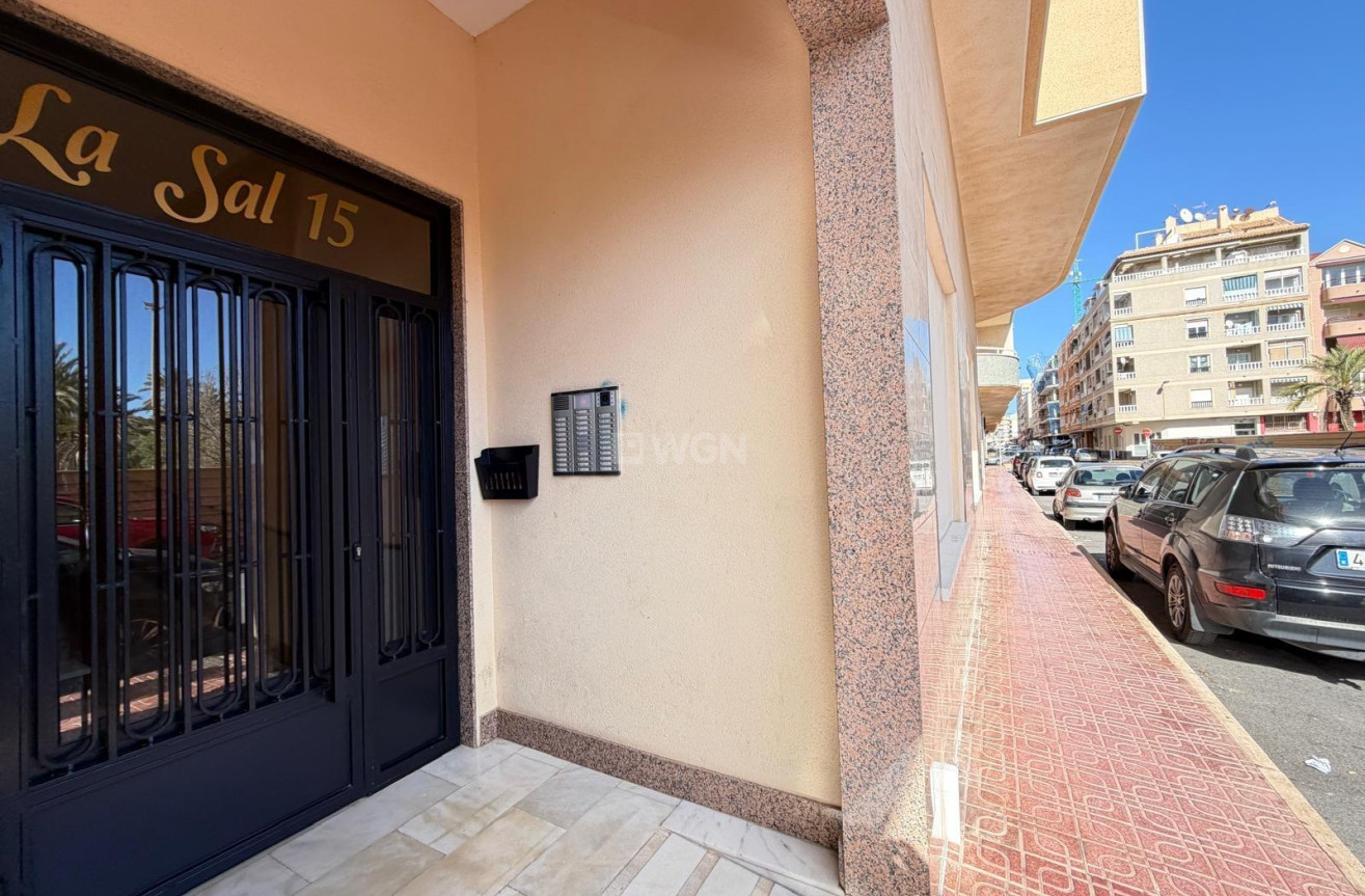 Odsprzedaż - Mieszkanie w bloku - Torrevieja - Playa del Cura