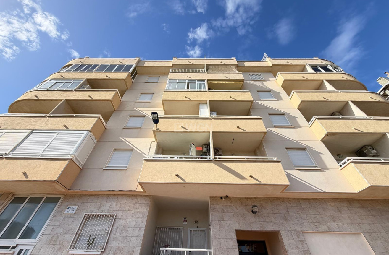 Odsprzedaż - Mieszkanie w bloku - Torrevieja - Playa del Cura