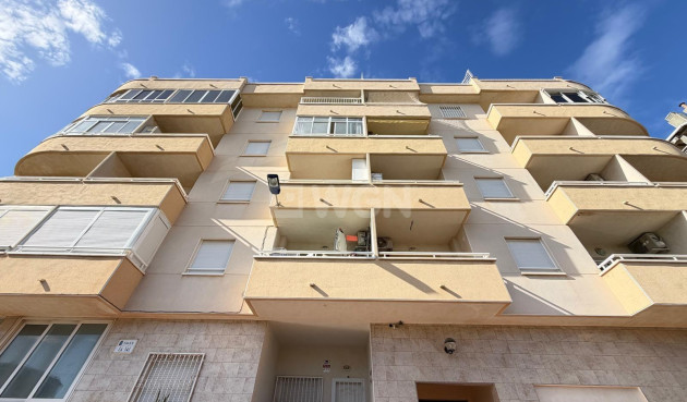 Odsprzedaż - Mieszkanie w bloku - Torrevieja - Playa del Cura