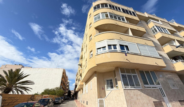 Odsprzedaż - Mieszkanie w bloku - Torrevieja - Playa del Cura