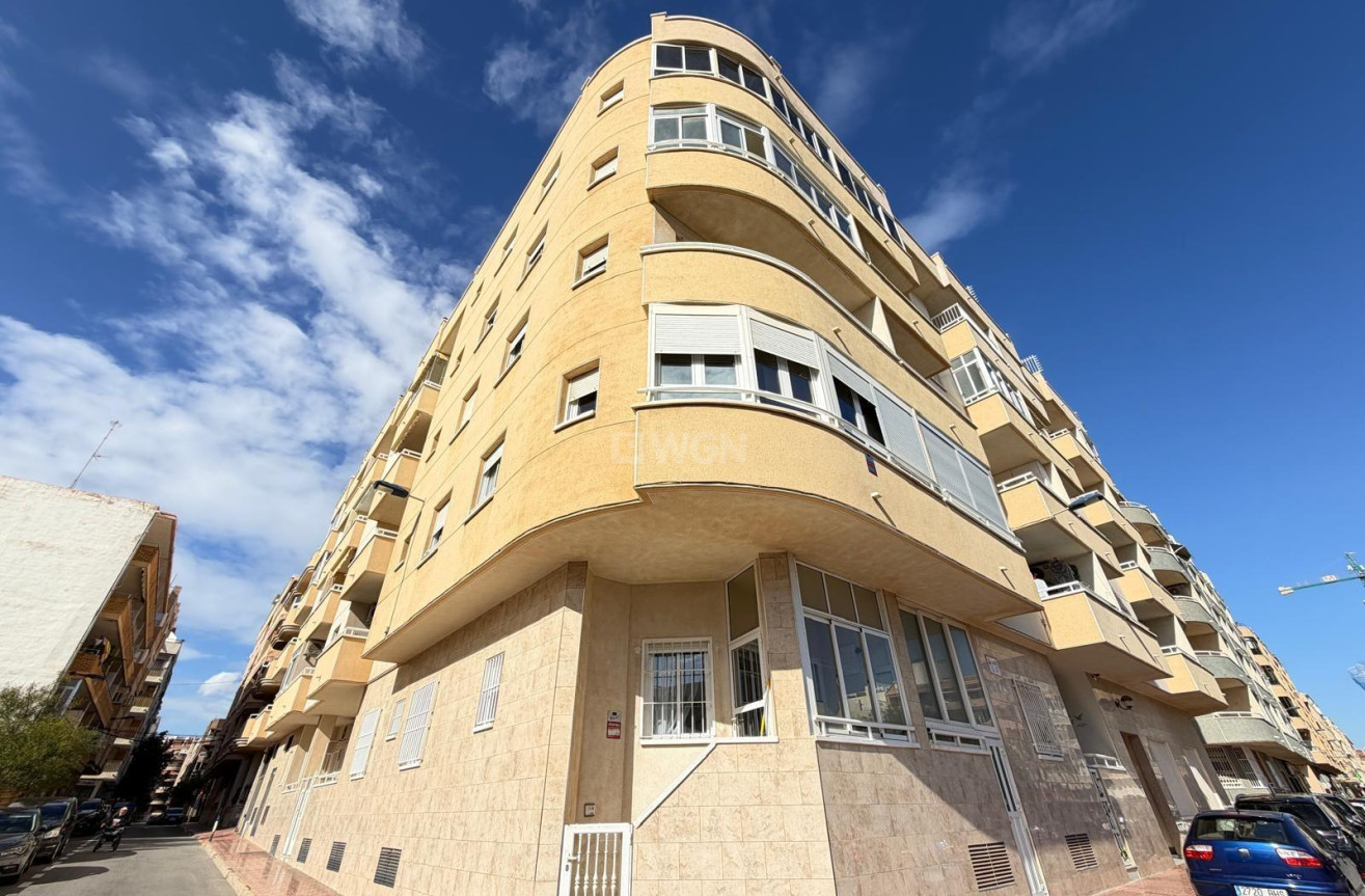 Odsprzedaż - Mieszkanie w bloku - Torrevieja - Playa del Cura