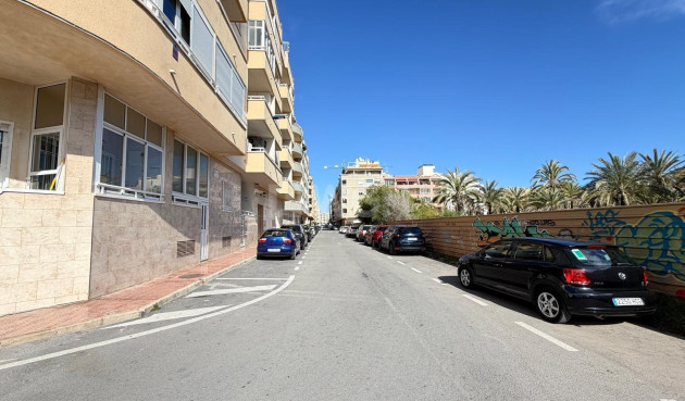 Odsprzedaż - Mieszkanie w bloku - Torrevieja - Playa del Cura