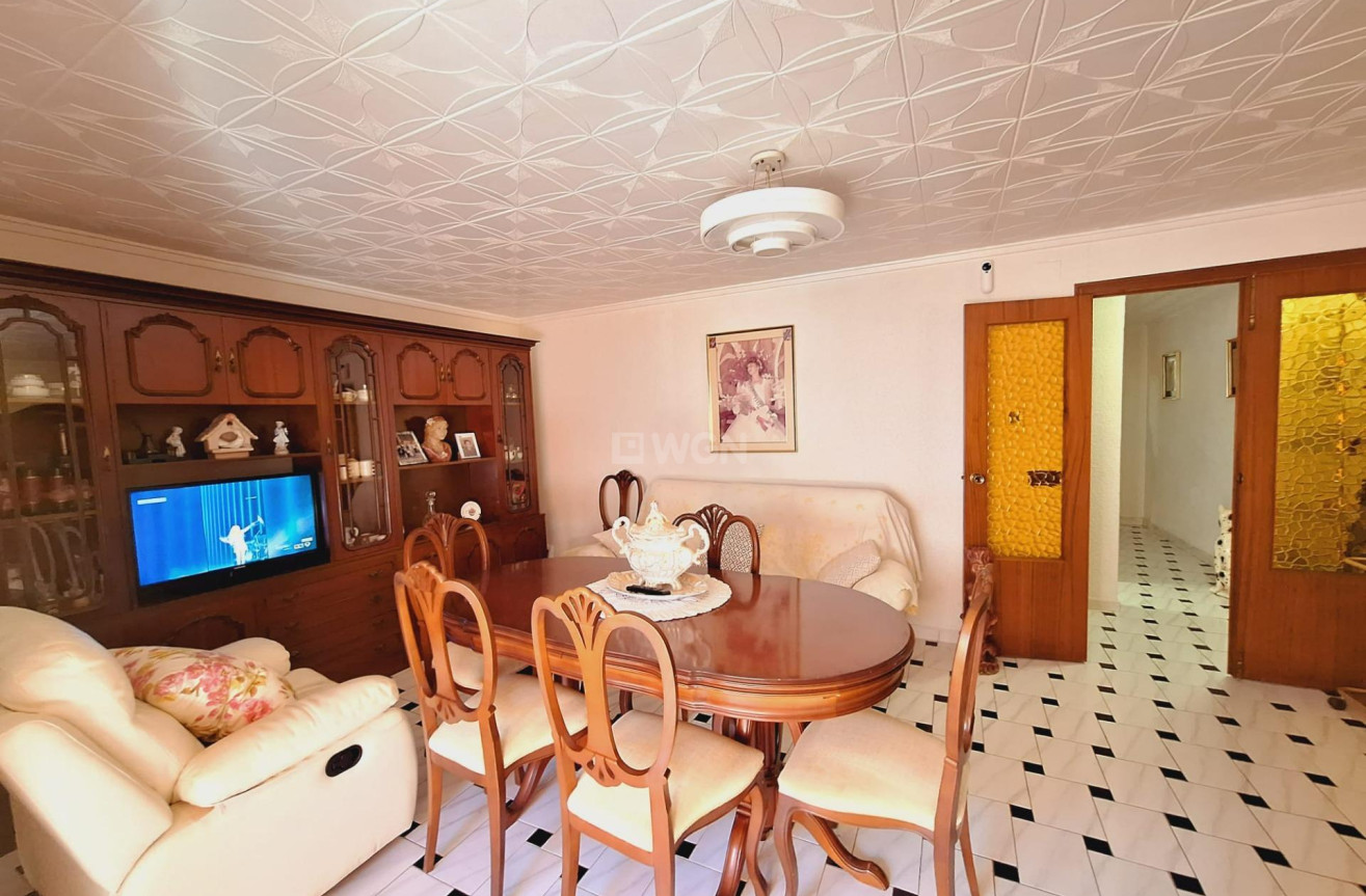Odsprzedaż - Mieszkanie w bloku - Torrevieja - Acequion