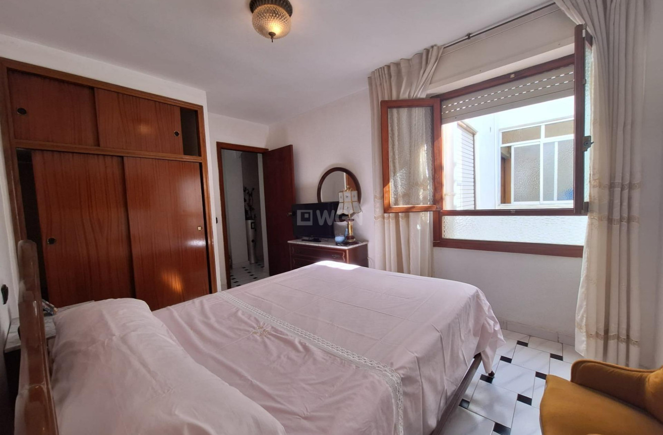 Odsprzedaż - Mieszkanie w bloku - Torrevieja - Acequion