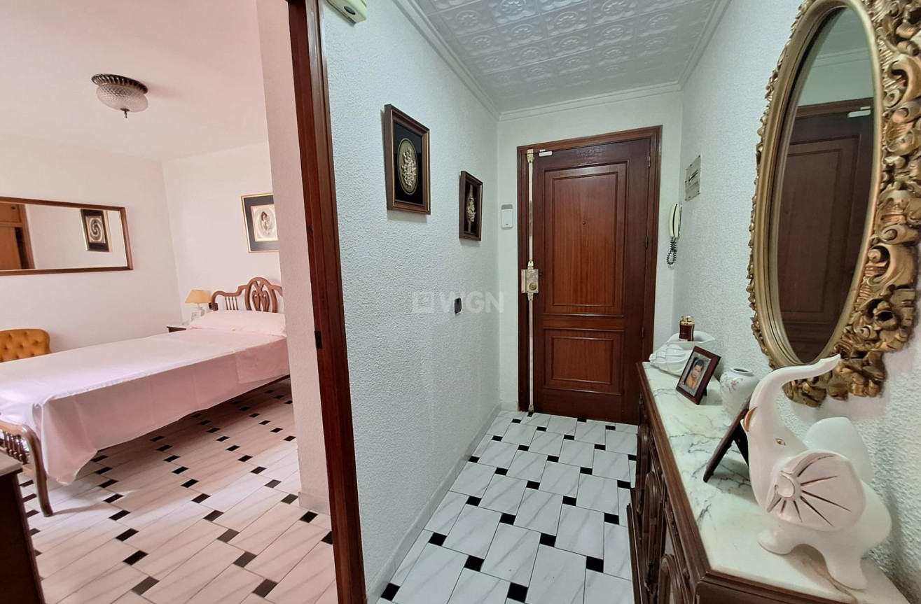 Odsprzedaż - Mieszkanie w bloku - Torrevieja - Acequion