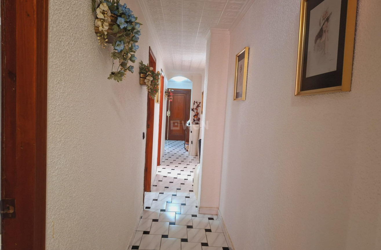 Odsprzedaż - Mieszkanie w bloku - Torrevieja - Acequion