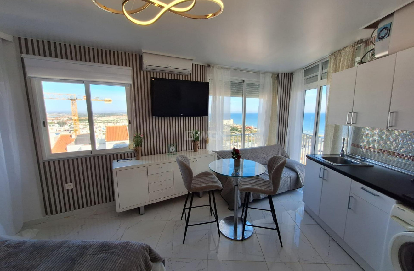 Odsprzedaż - Mieszkanie w bloku - Torrevieja - Torrejón