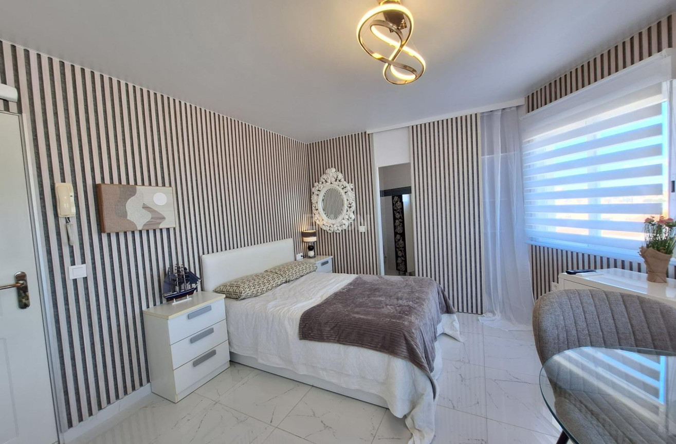 Odsprzedaż - Mieszkanie w bloku - Torrevieja - Torrejón