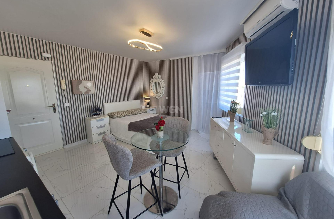 Odsprzedaż - Mieszkanie w bloku - Torrevieja - Torrejón