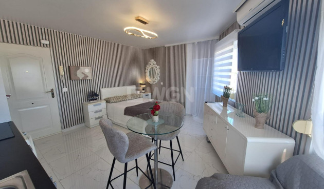 Odsprzedaż - Mieszkanie w bloku - Torrevieja - Torrejón