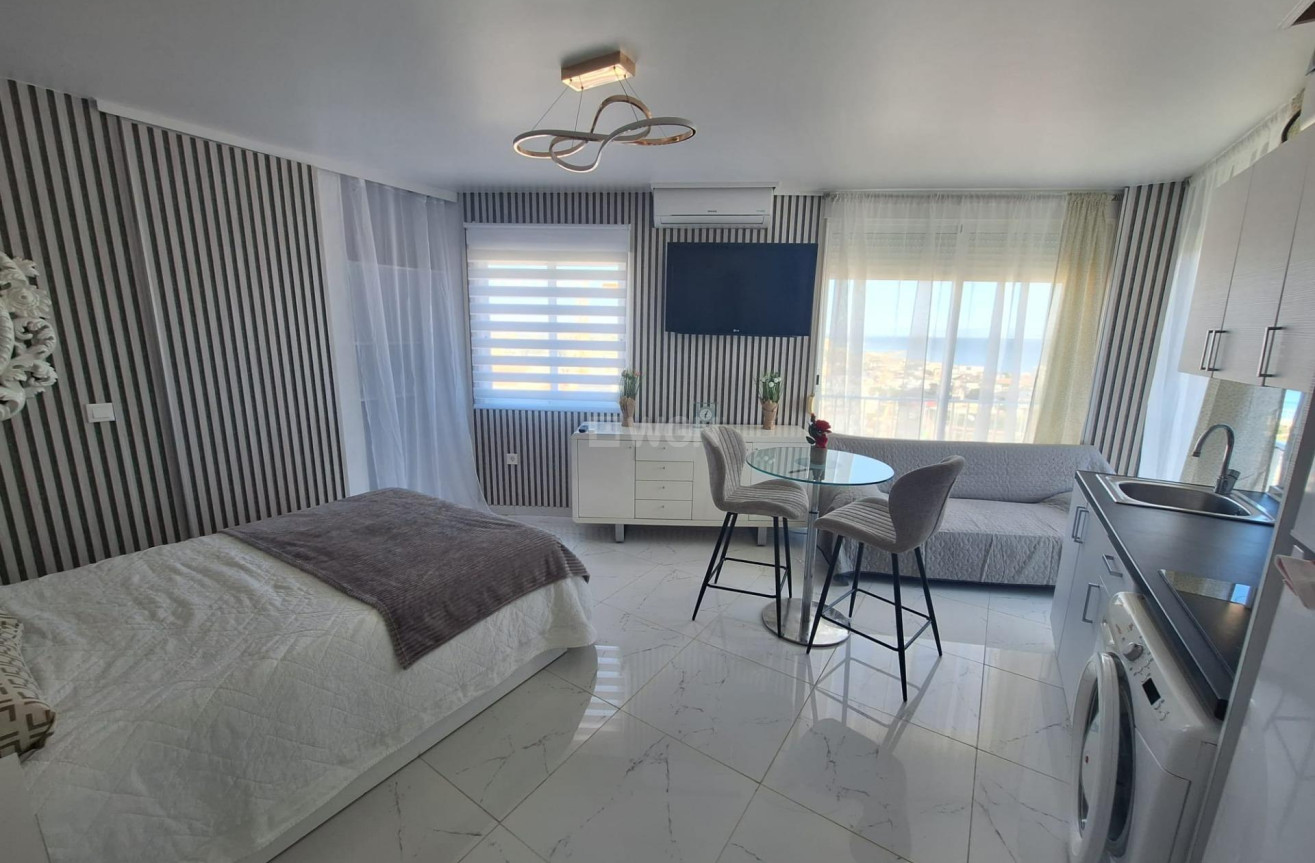 Odsprzedaż - Mieszkanie w bloku - Torrevieja - Torrejón