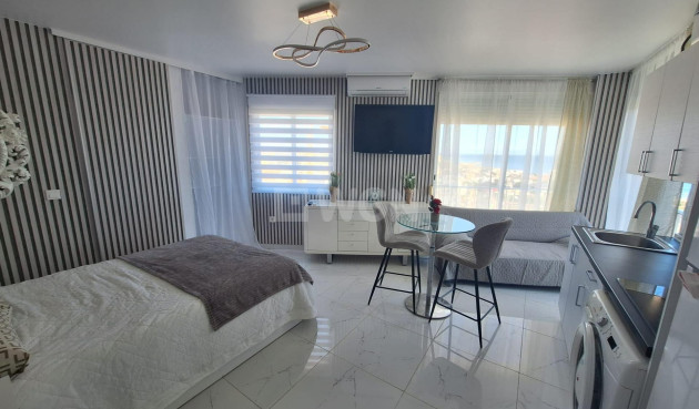 Odsprzedaż - Mieszkanie w bloku - Torrevieja - Torrejón