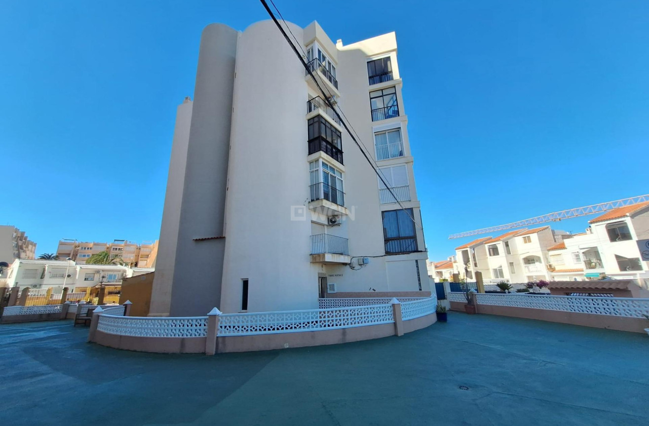 Odsprzedaż - Mieszkanie w bloku - Torrevieja - Torrejón