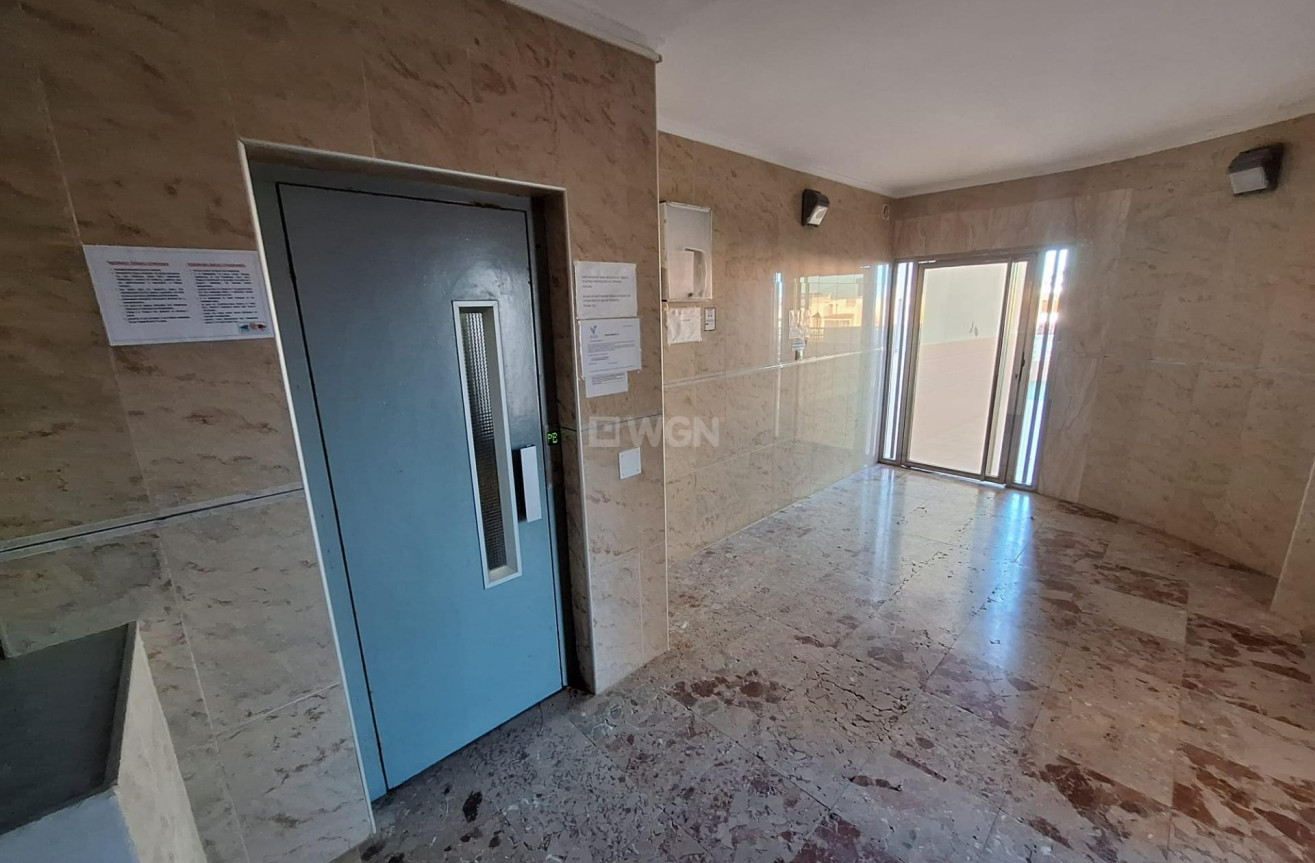 Odsprzedaż - Mieszkanie w bloku - Torrevieja - Torrejón