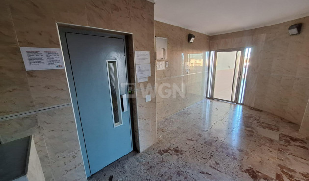 Odsprzedaż - Mieszkanie w bloku - Torrevieja - Torrejón