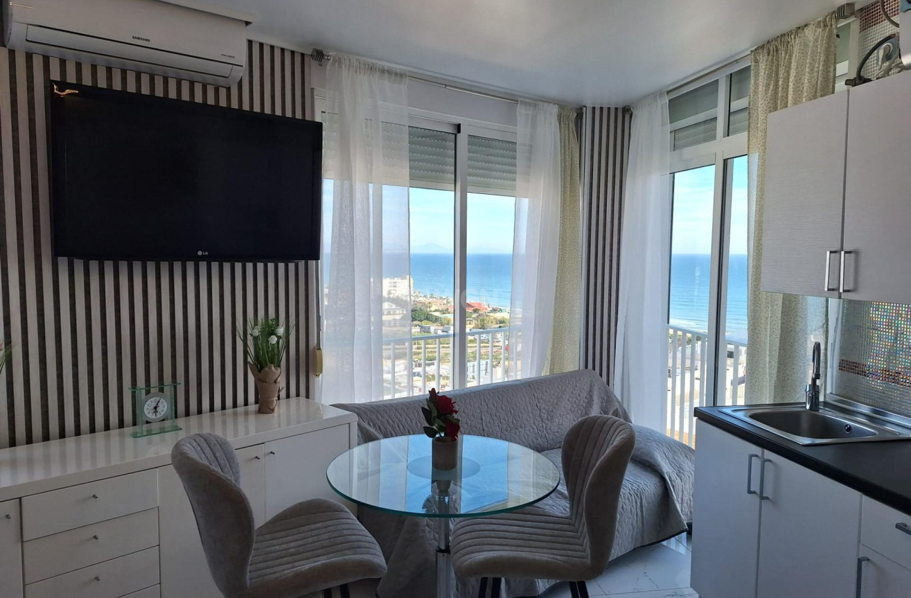 Odsprzedaż - Mieszkanie w bloku - Torrevieja - Torrejón