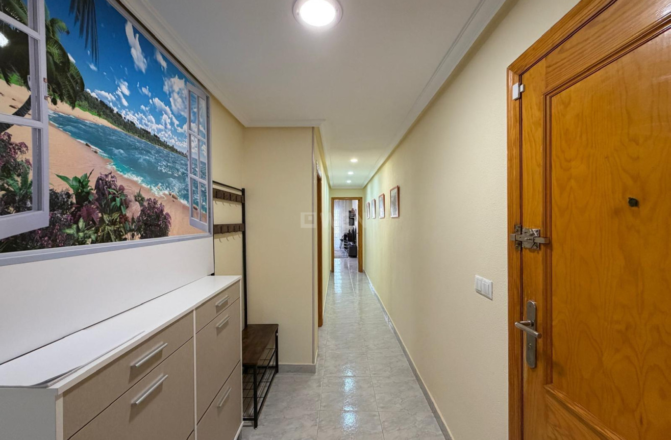Odsprzedaż - Mieszkanie w bloku - Torrevieja - Playa del Cura
